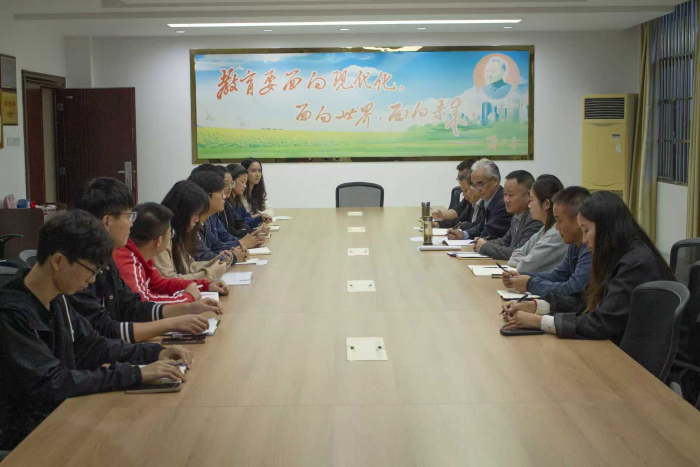 20251021：党团学工-安全工作会议-1 更改后.png