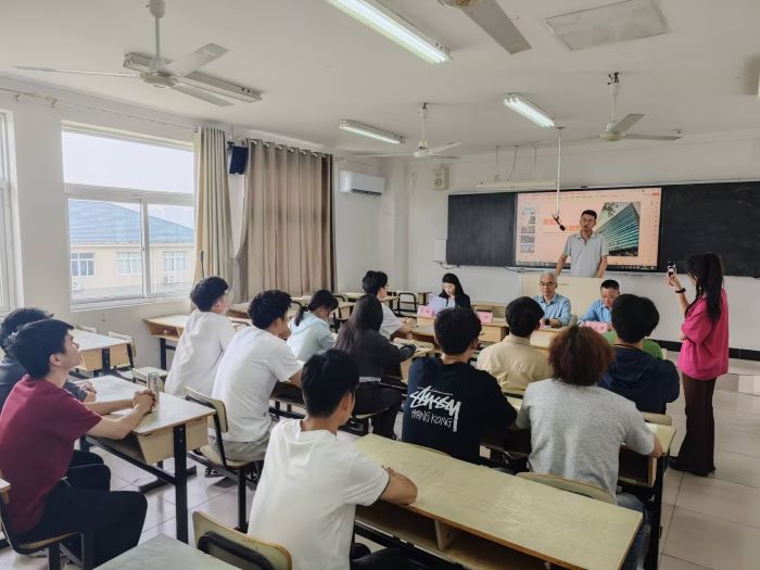 20260513：学院新闻-阳光电源-1 更改后.jpg