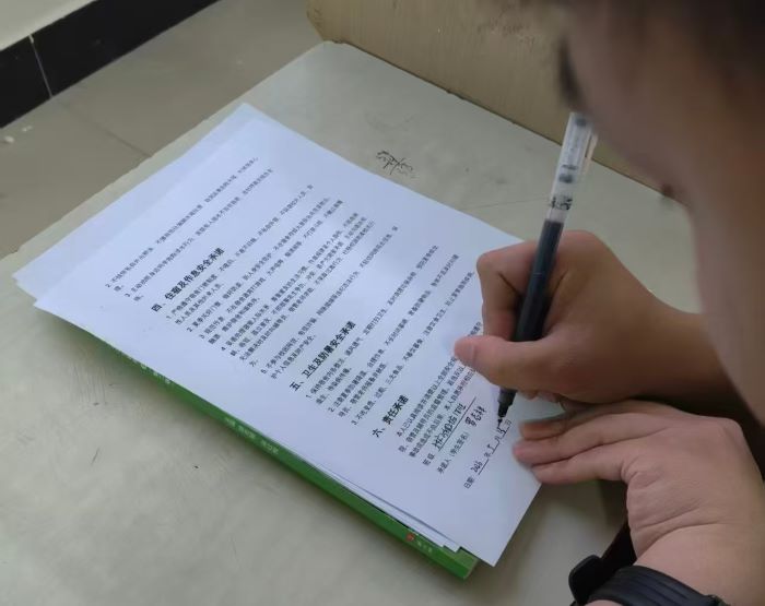 20260514：学院新闻-安全承诺-3 更改后.jpg