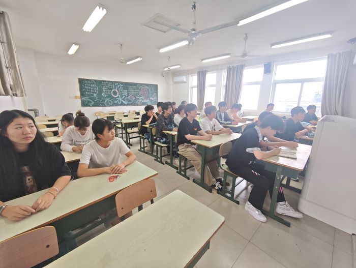ee8dc82068d5148bfb0d5f4a9a3ca4cf.jpg 20260922:学院新闻-节前安全主题班会-3 更改后.jpg